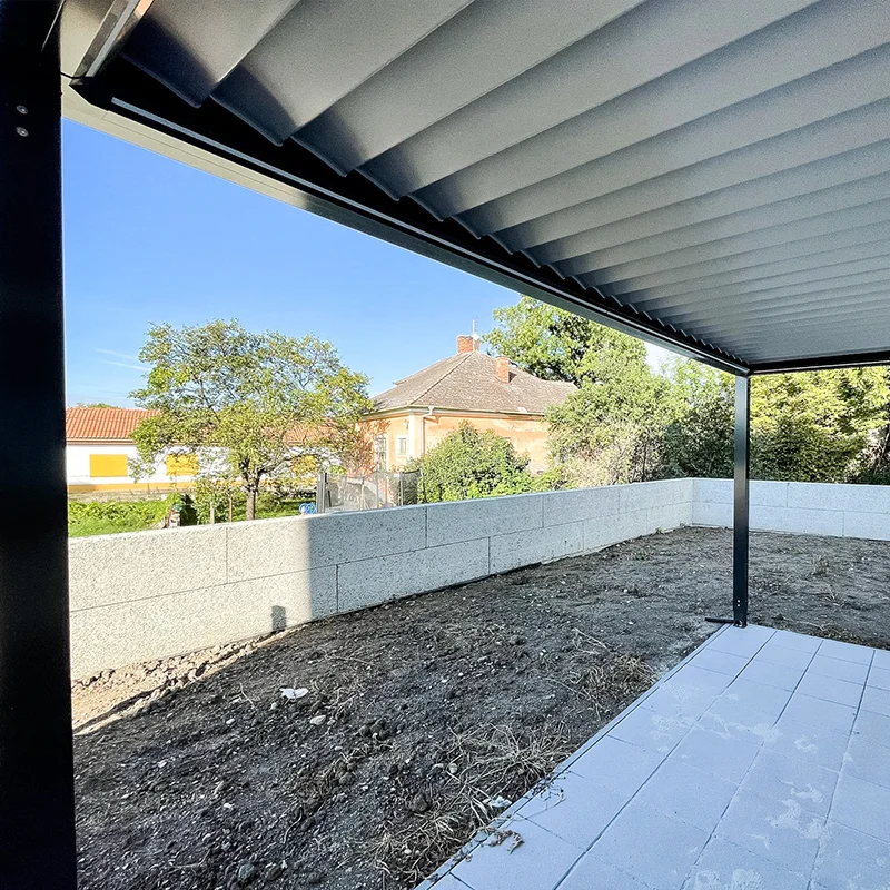 Bioklimatická pergola s naklápěcími lamelami ROLLO