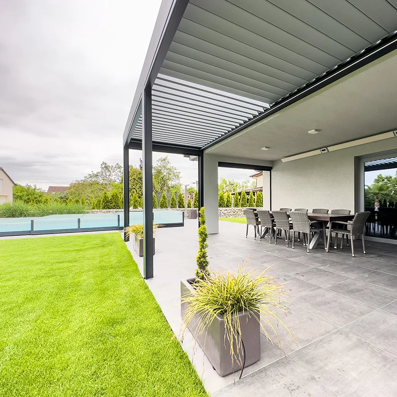 Bioklimatická pergola se screenovými roletami ROLLO