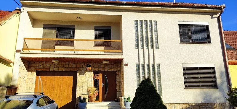 Venkovní žaluzie Z90 s přiznaným krycím plechem ROLLO