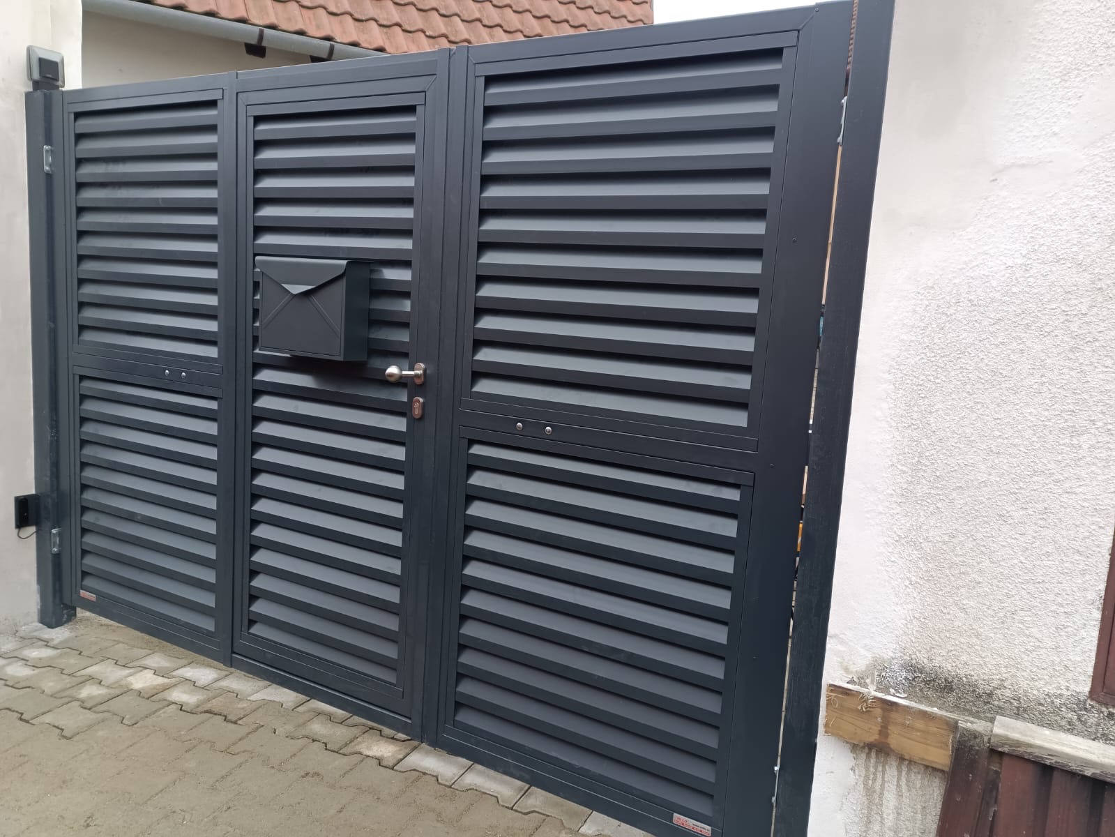 Dvoukřídlá brána s brankouBrno