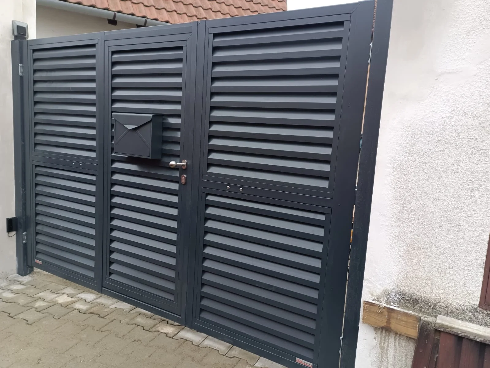 Dvoukřídlá brána s brankouBrno